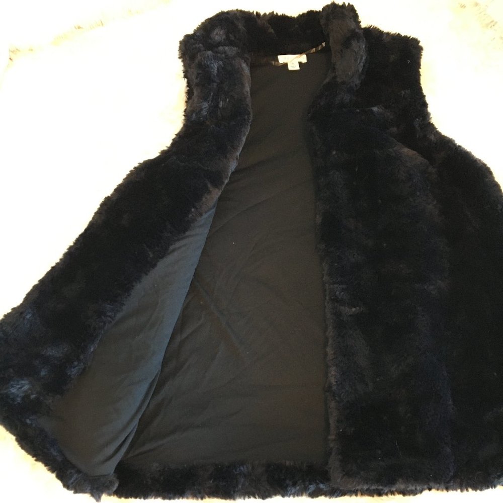 Xhileration black faux fur vest, size small